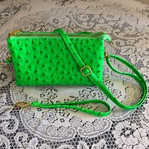 NWOT Green Faux Ostrich Purse😍
